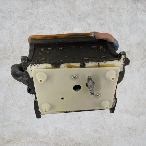 SAN FRANCISCO COMPANY -- Sewing Machine Music Box, Quilting Material, Winds Up - Picture 12 of 12